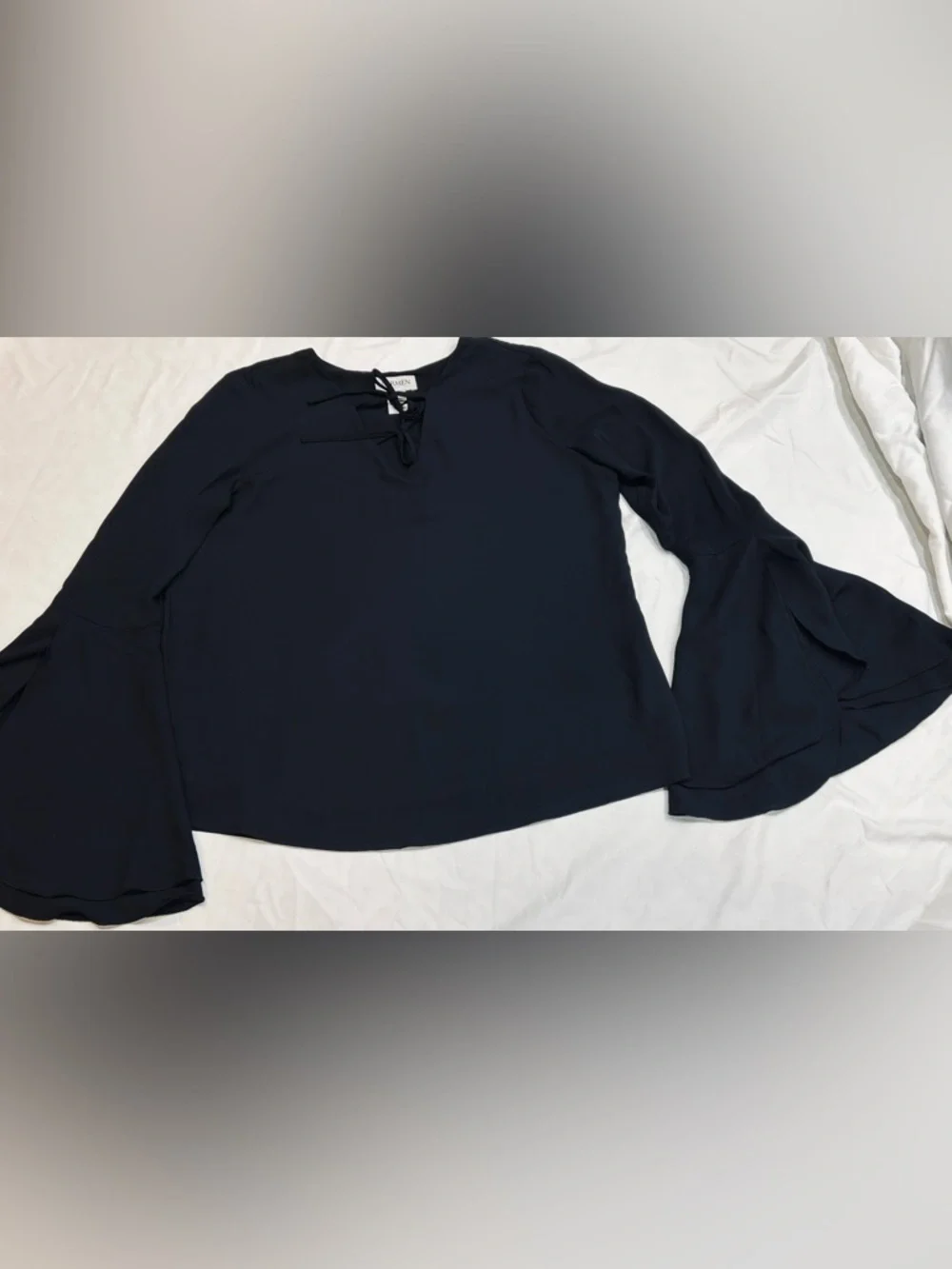 Carmen Marc Valvo Black Bell Sleeve Tie Neck Bls Sz M Keyhole Flowy Whimsygoth - Picture 1 of 5